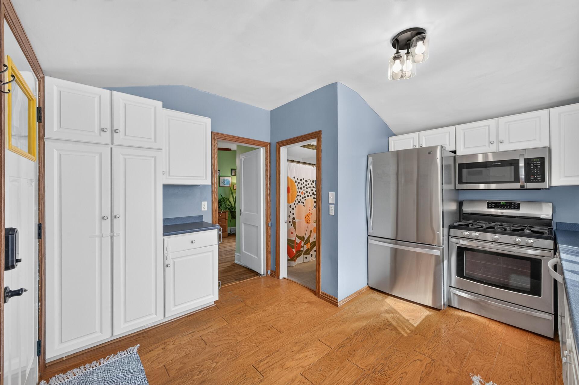517 Sidney Street E Property Photo 16