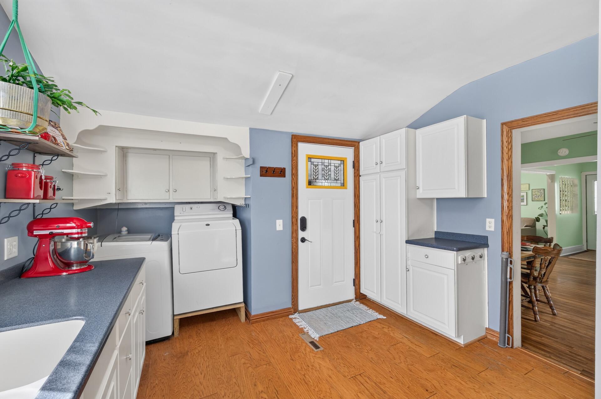 517 Sidney Street E Property Photo 17