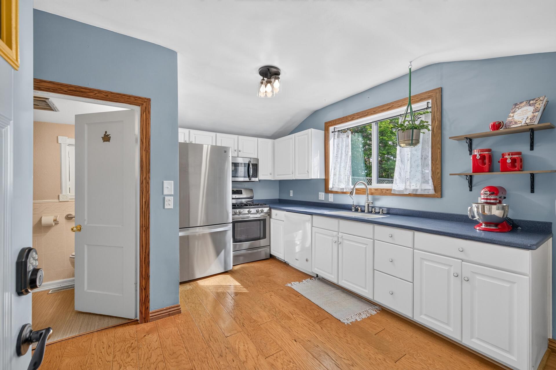 517 Sidney Street E Property Photo 20