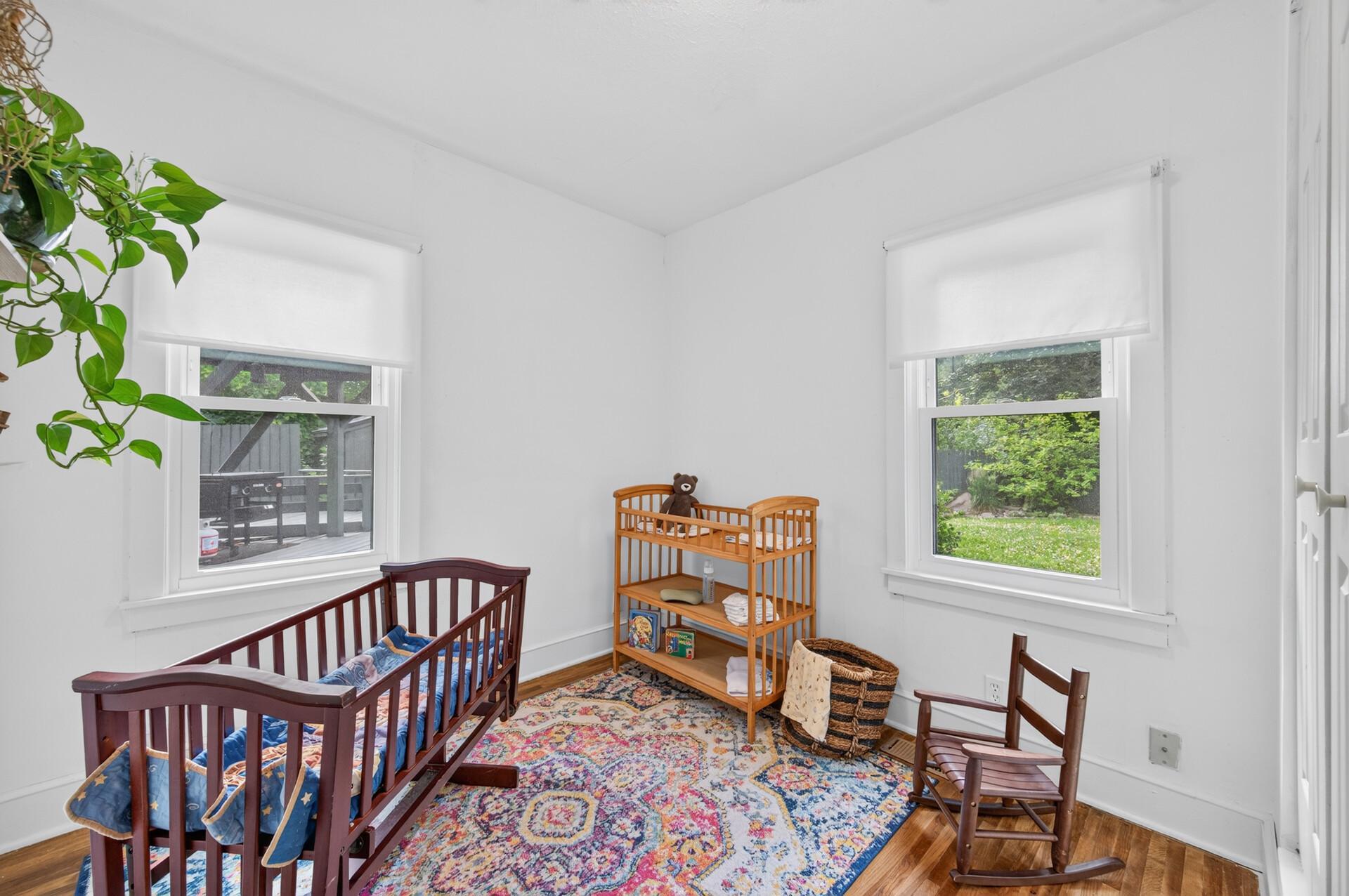517 Sidney Street E Property Photo 24
