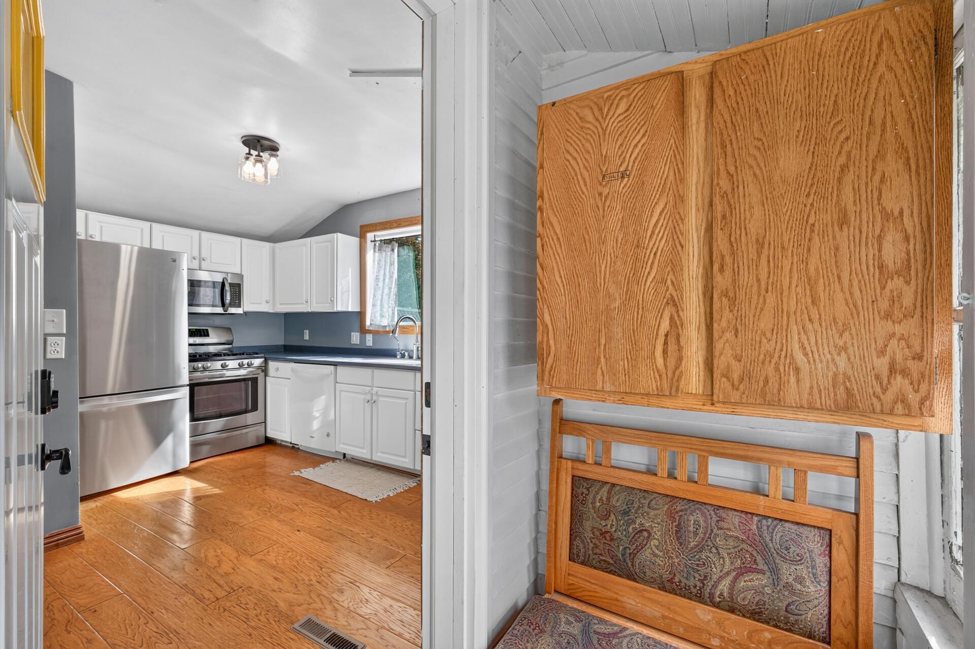 517 Sidney Street E Property Photo 31