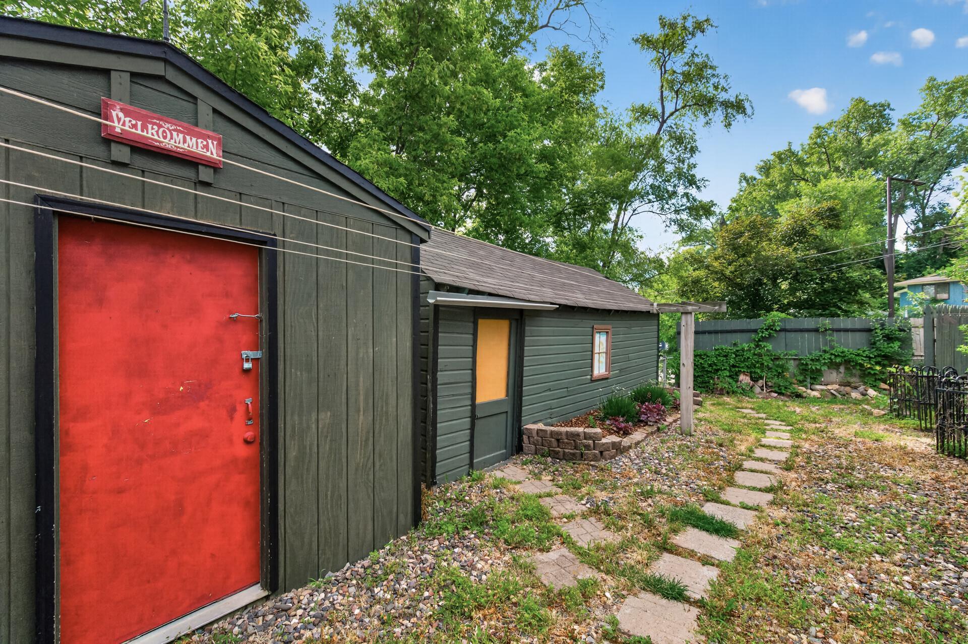 517 Sidney Street E Property Photo 35