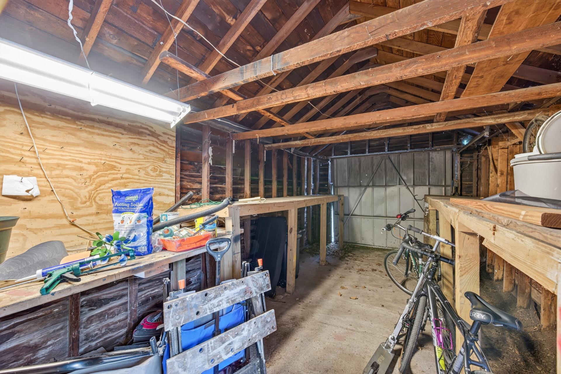 517 Sidney Street E Property Photo 36
