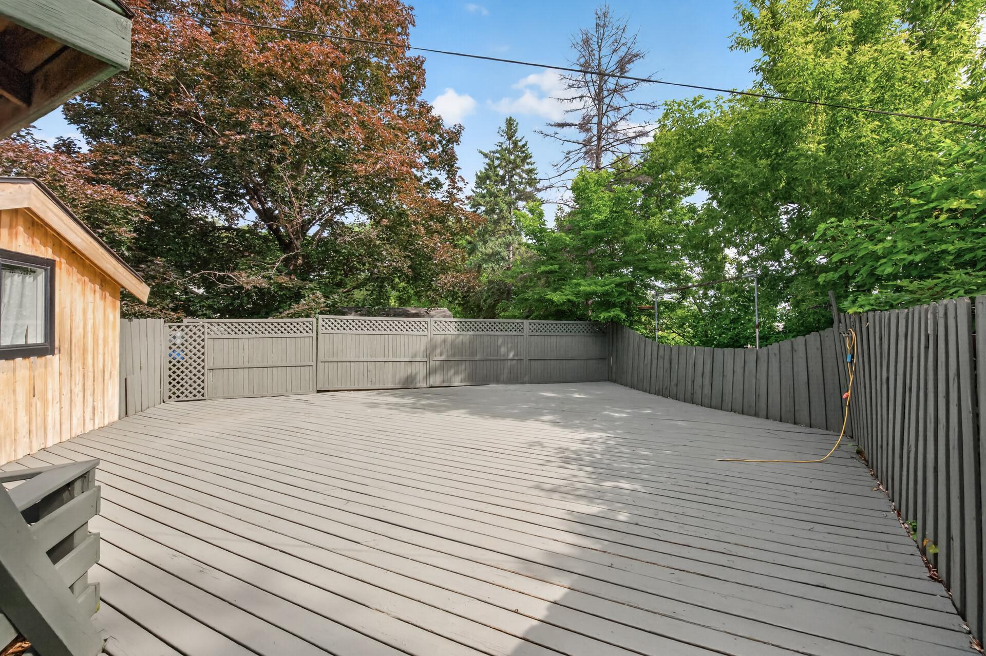 517 Sidney Street E Property Photo 44