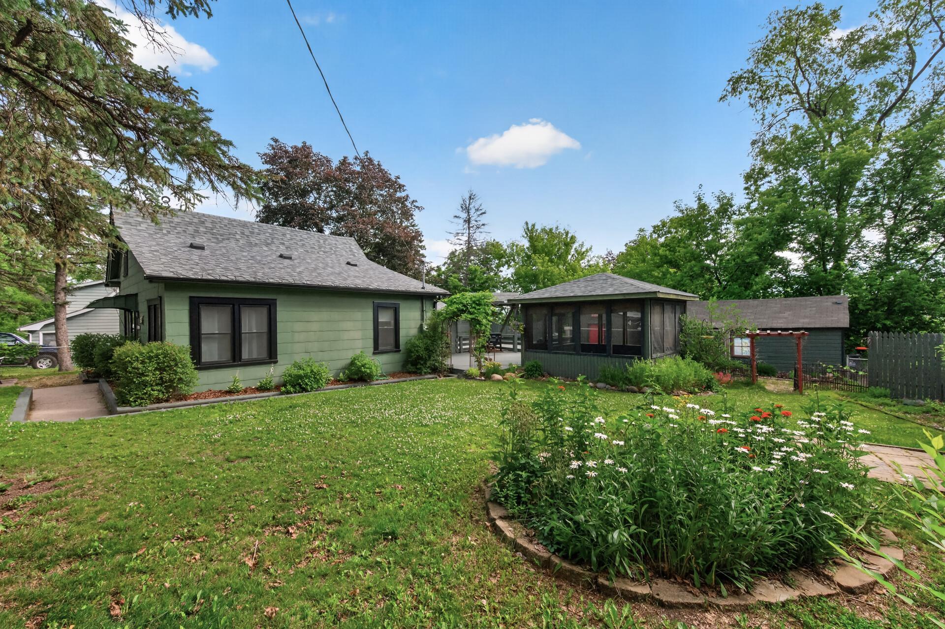 517 Sidney Street E Property Photo 48
