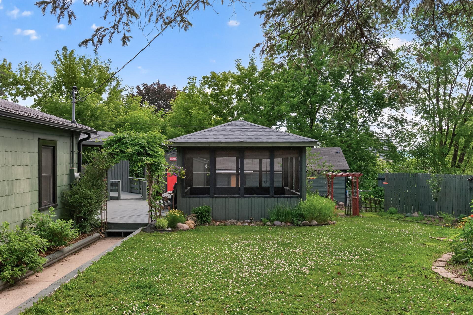 517 Sidney Street E Property Photo 49
