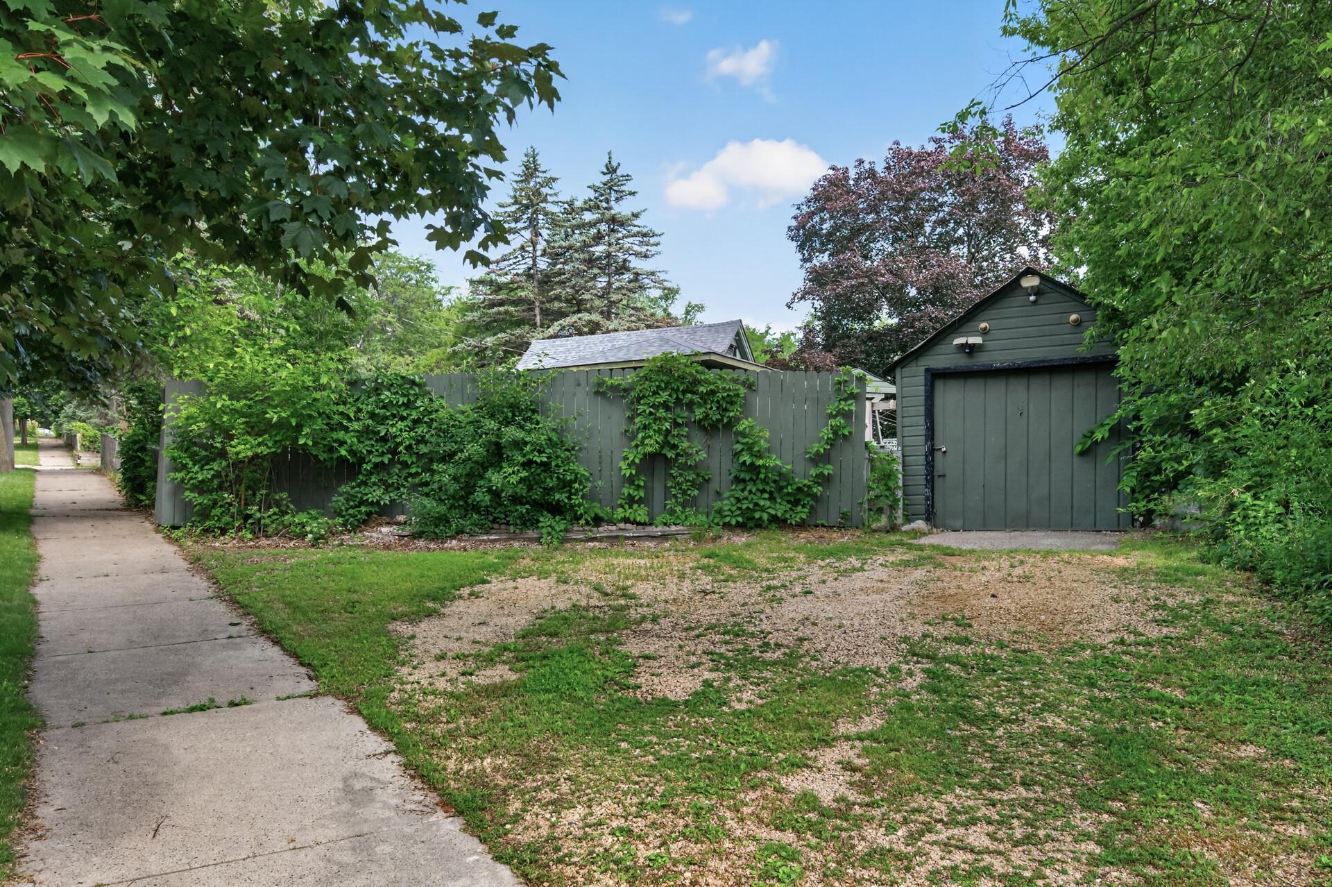 517 Sidney Street E Property Photo 50