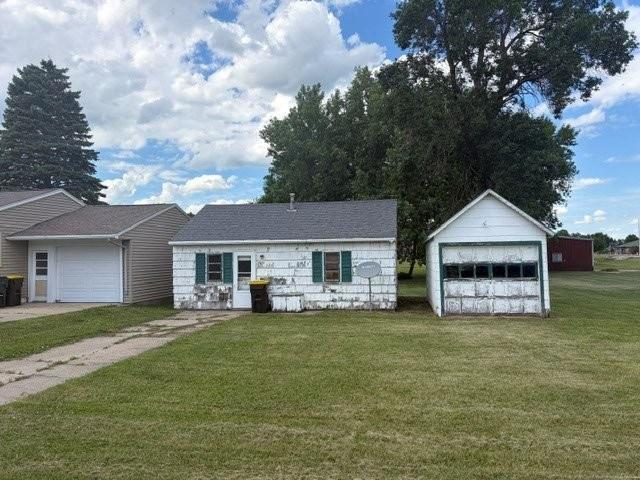 522 E 2nd Street N Property Photo 1