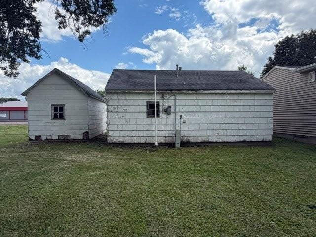 522 E 2nd Street N Property Photo 3