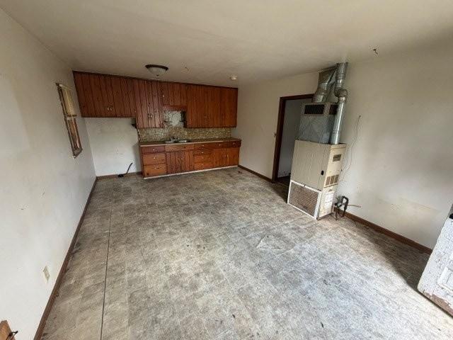 522 E 2nd Street N Property Photo 6