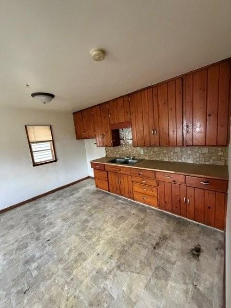 522 E 2nd Street N Property Photo 7