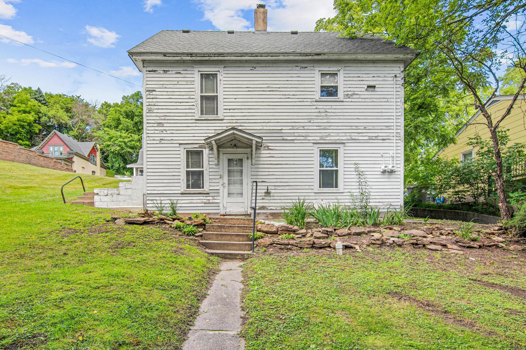213 4th St W Property Photo 2