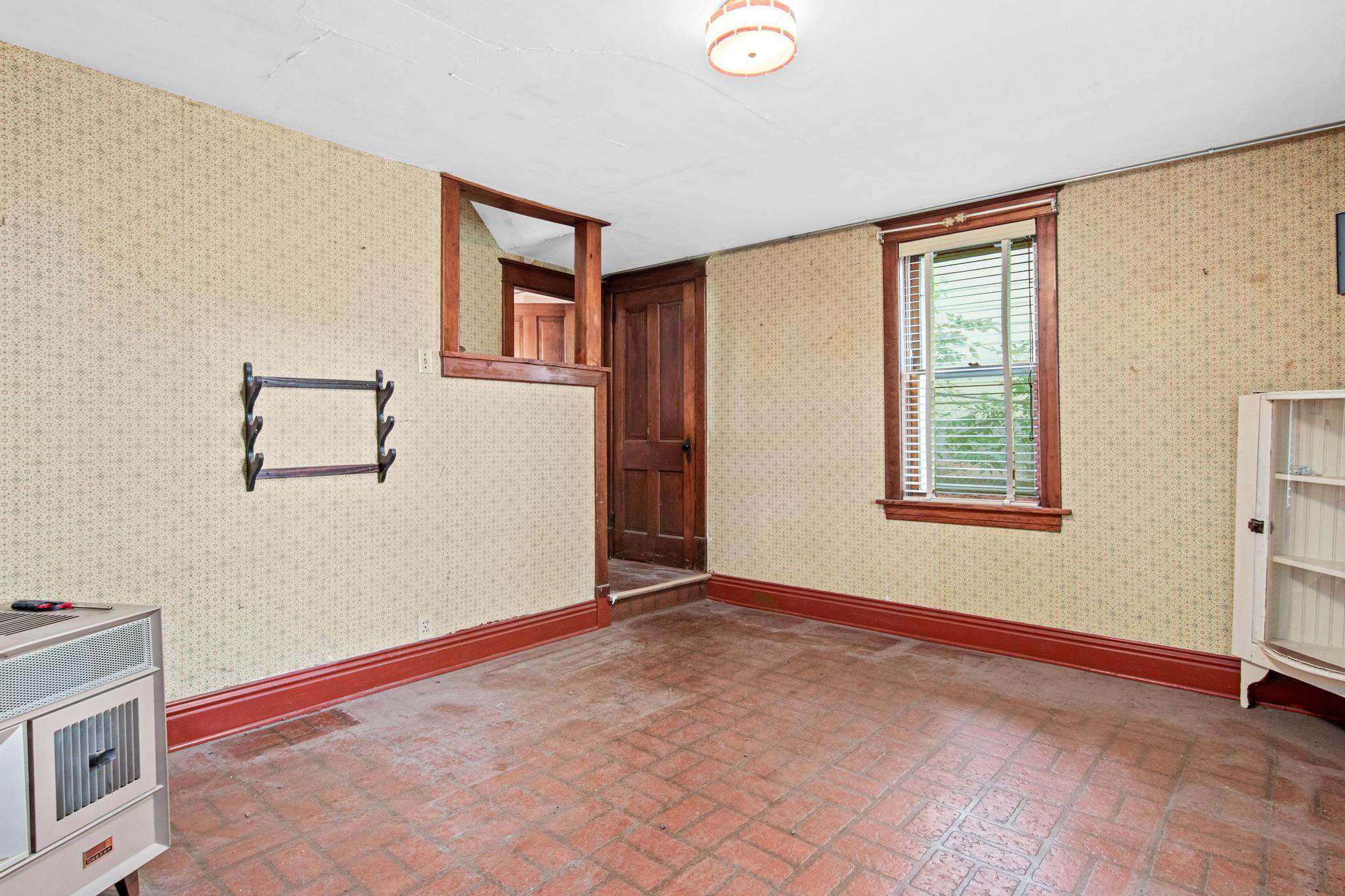 213 4th St W Property Photo 12