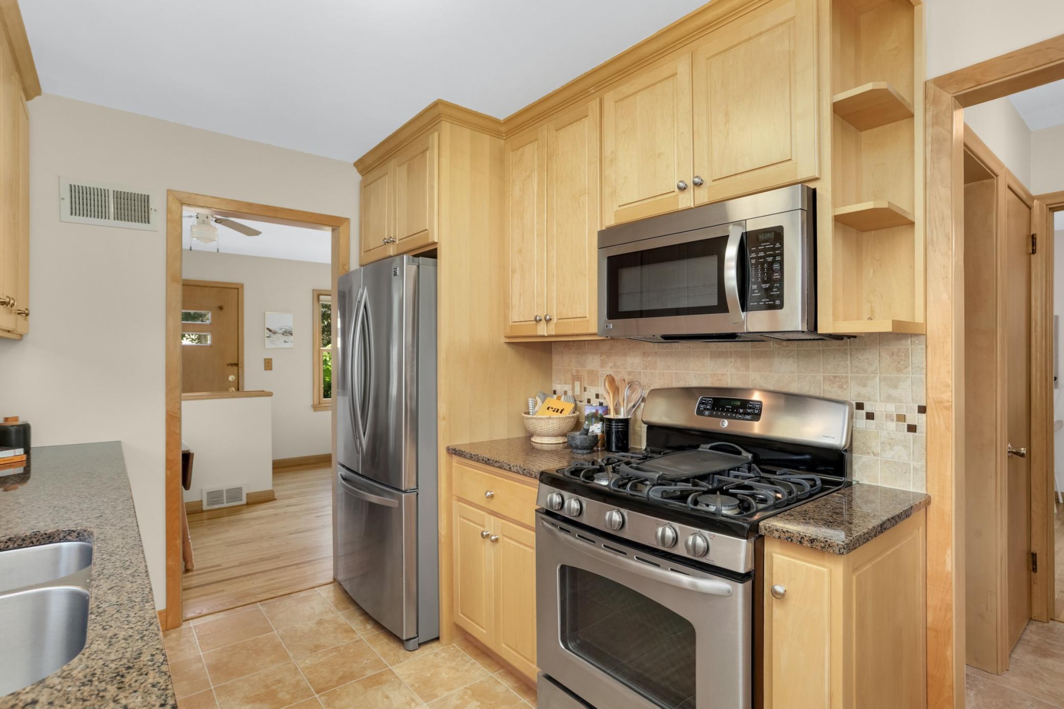 539 Frontenac Place Property Photo 9