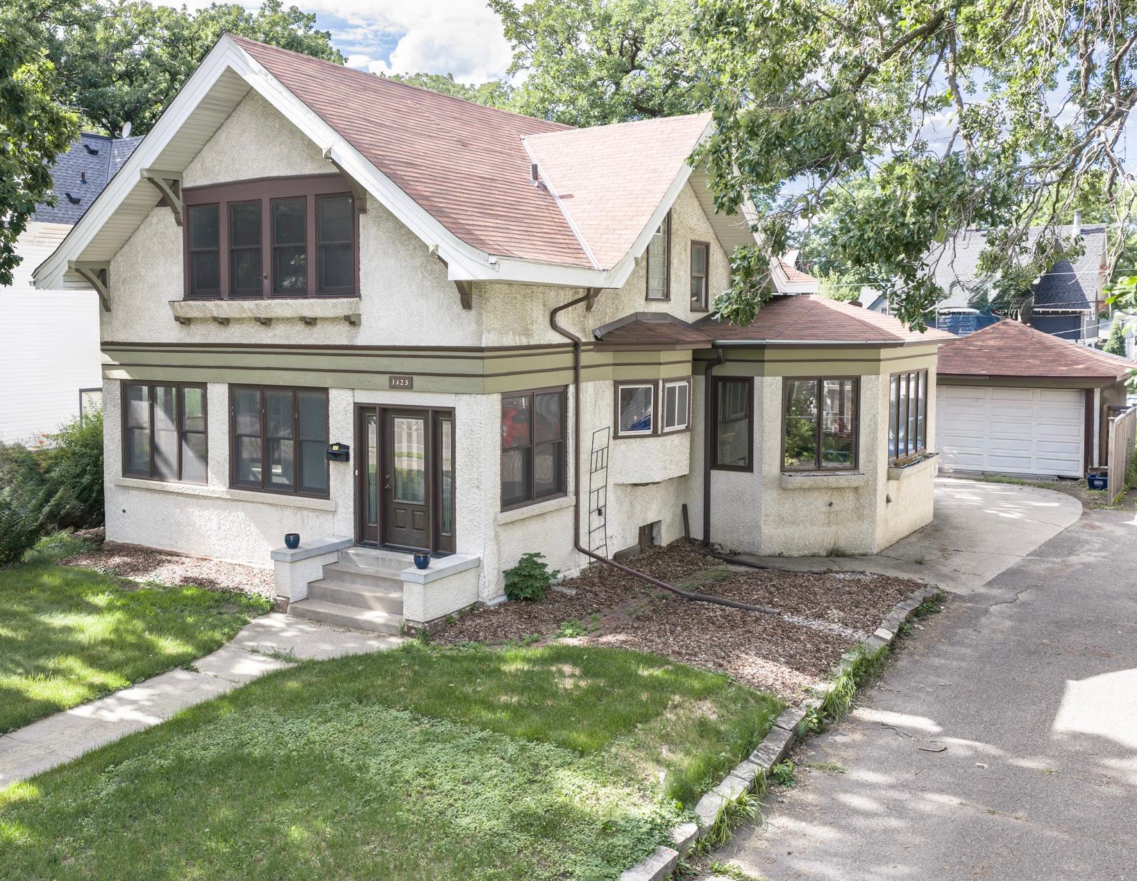 1425 Como Avenue Property Photo 1