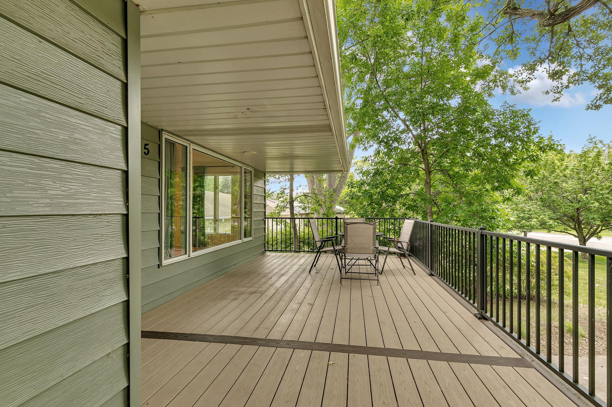 705 W River Street Property Photo 2
