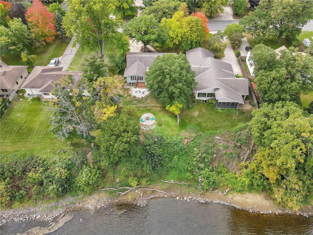 705 W River Street Property Photo 3