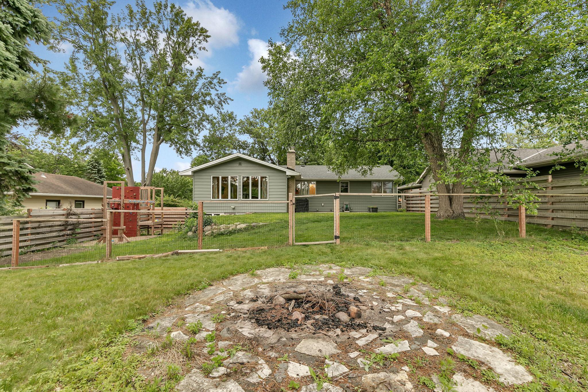 705 W River Street Property Photo 5