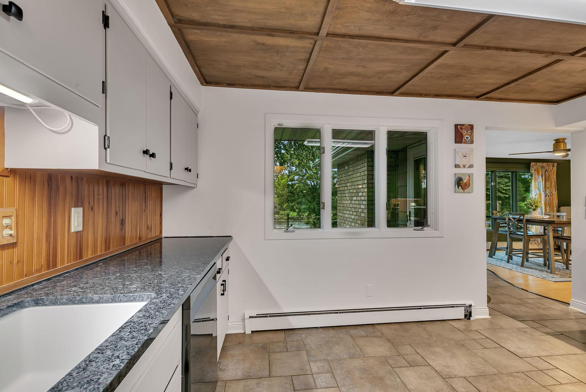 705 W River Street Property Photo 11