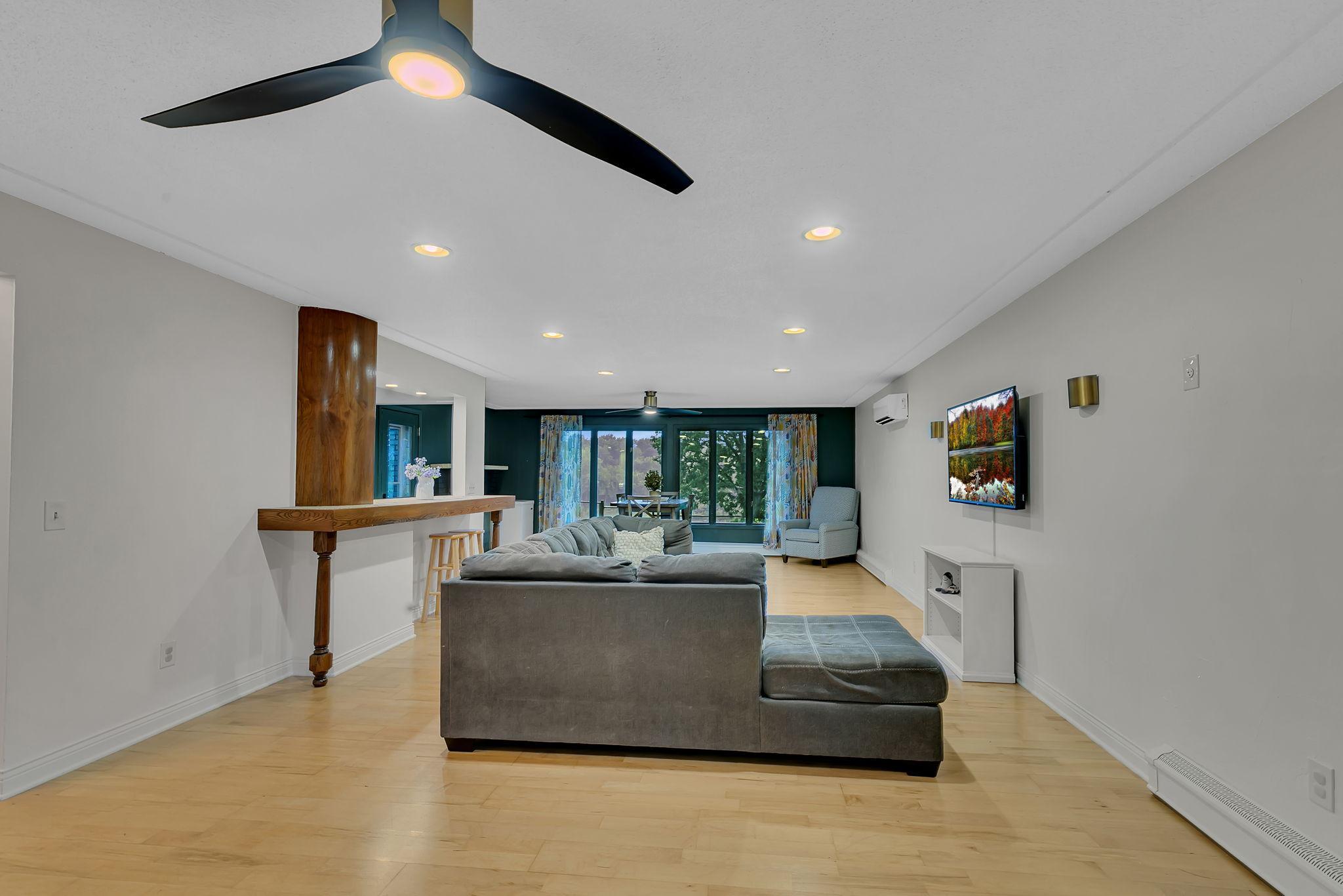 705 W River Street Property Photo 16