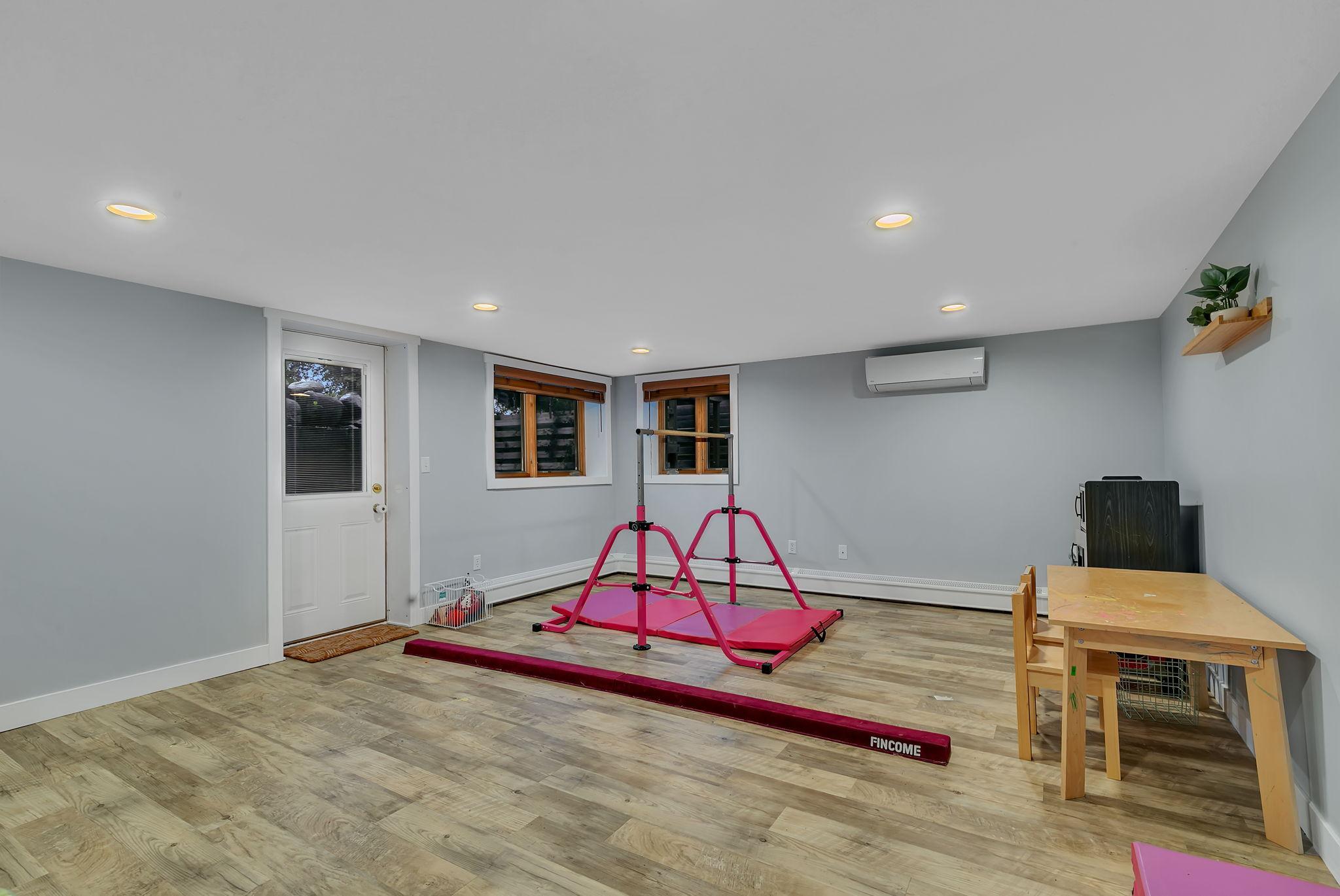 705 W River Street Property Photo 29