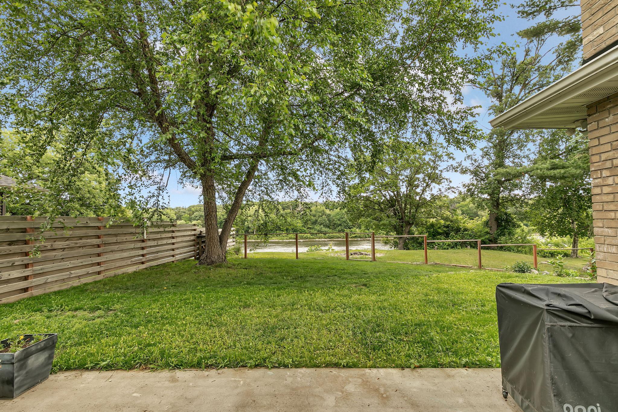 705 W River Street Property Photo 43