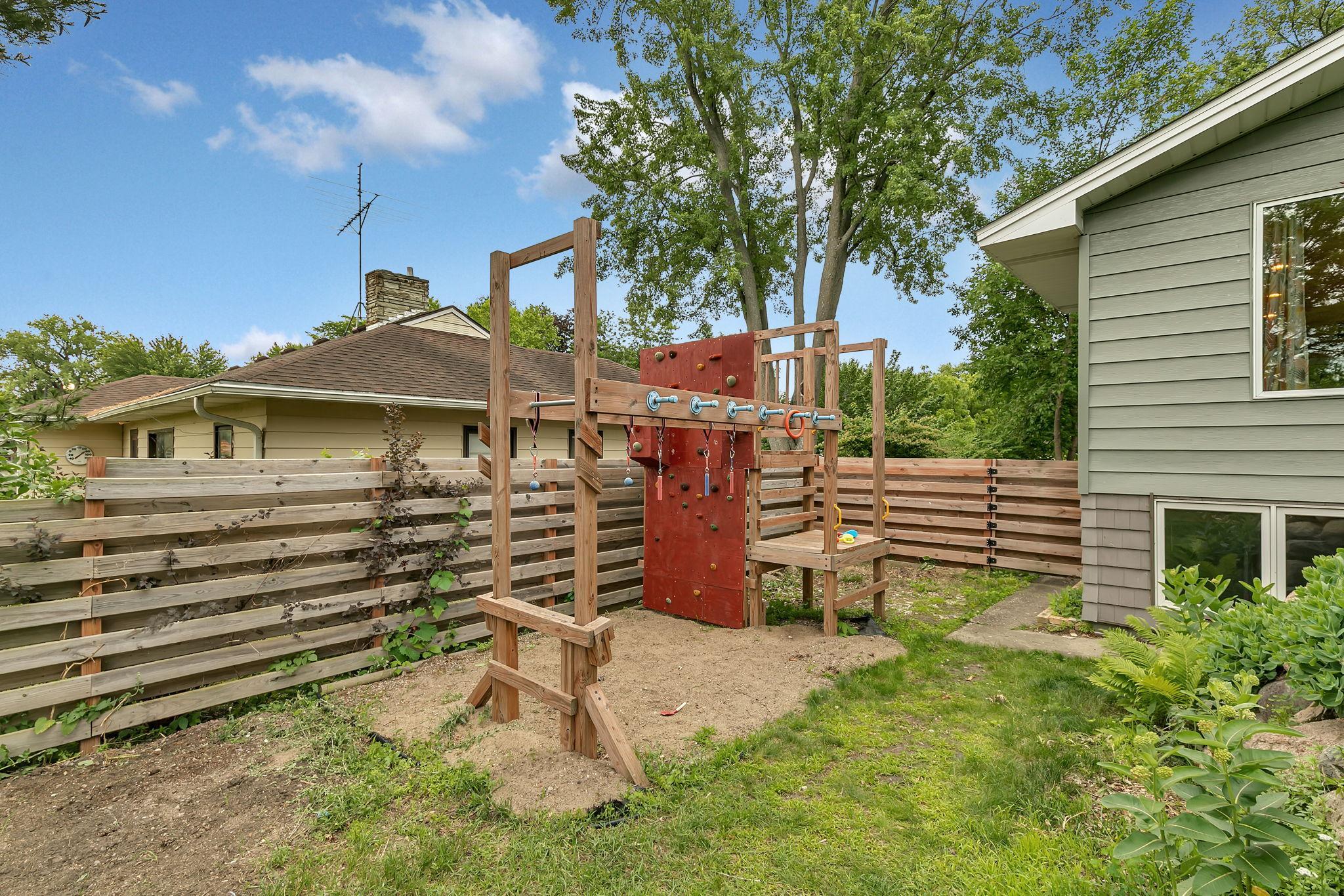 705 W River Street Property Photo 44