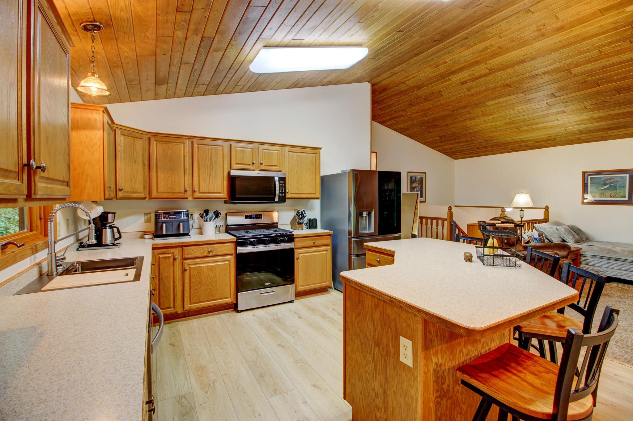 6155 Bittersweet Lane Property Photo 5