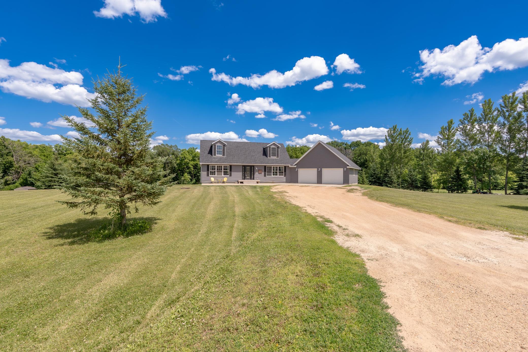 38653 Woodview Circle Property Photo 2
