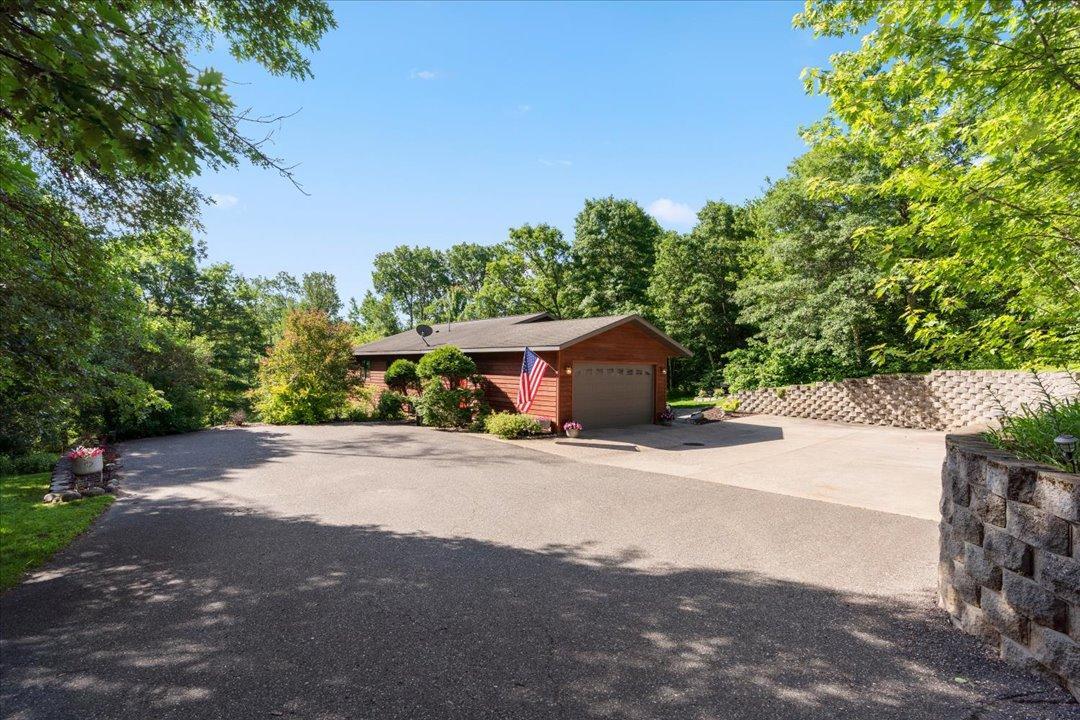 31204 Apache Circle Property Photo 3