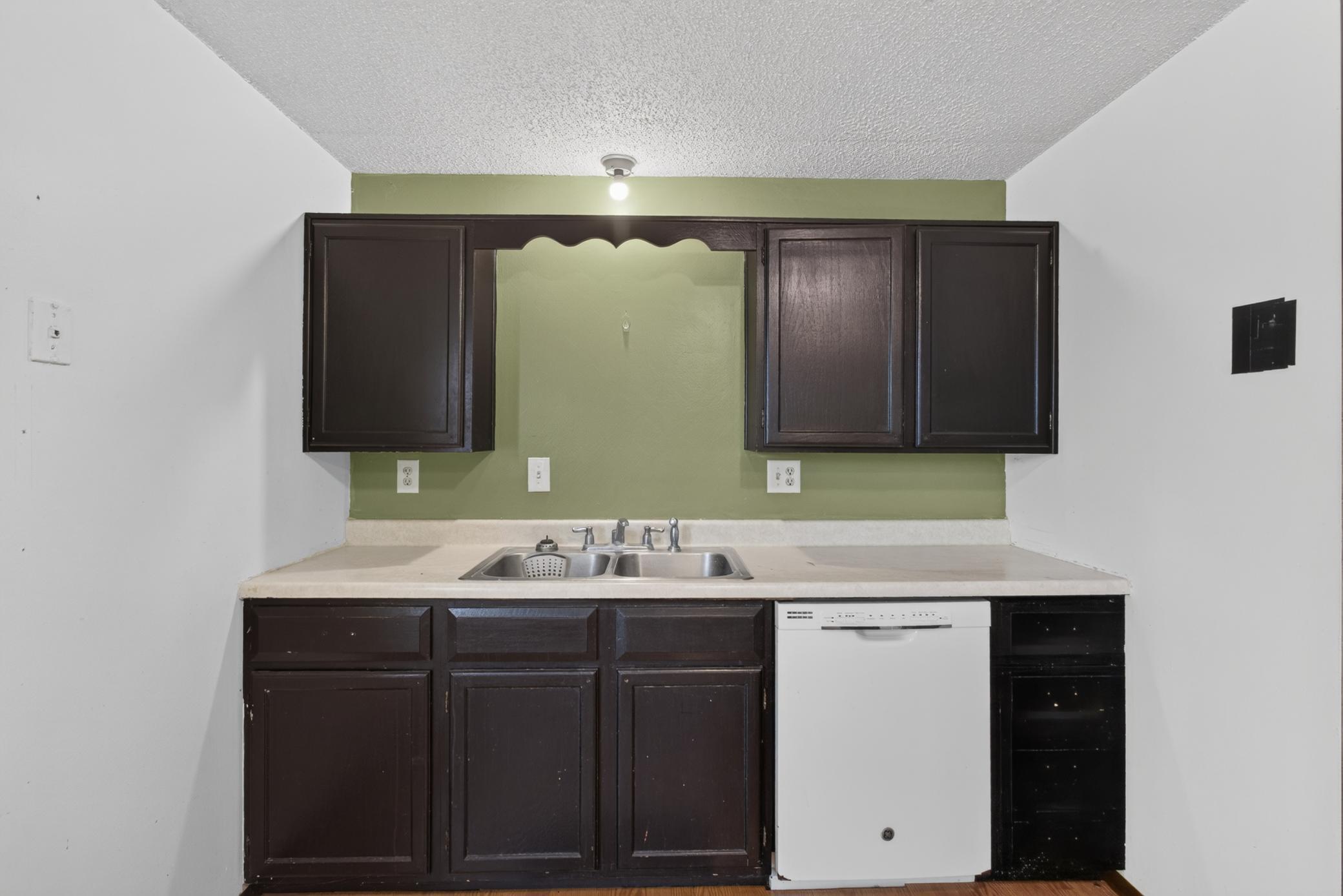 1081 Zemble Street Property Photo 6