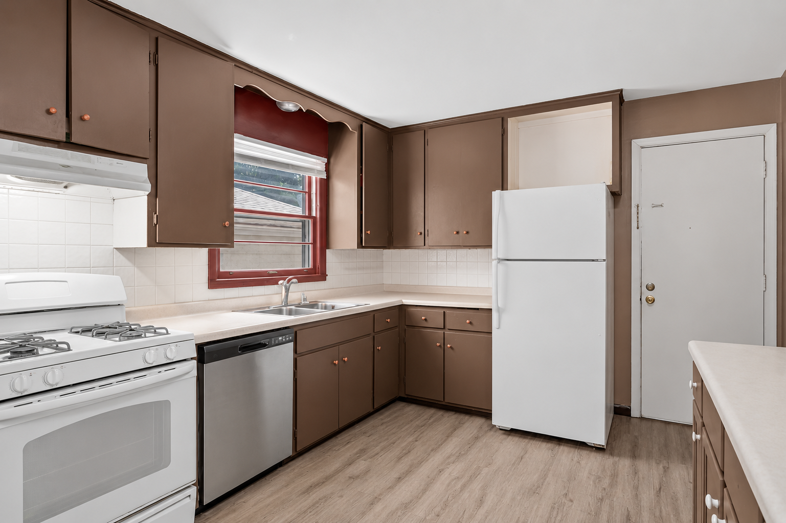 921 Weeks Avenue Se Property Photo 6