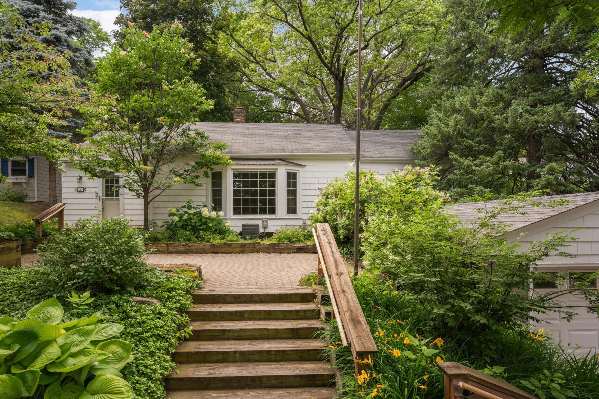 624 Pleasant Street Property Photo 4