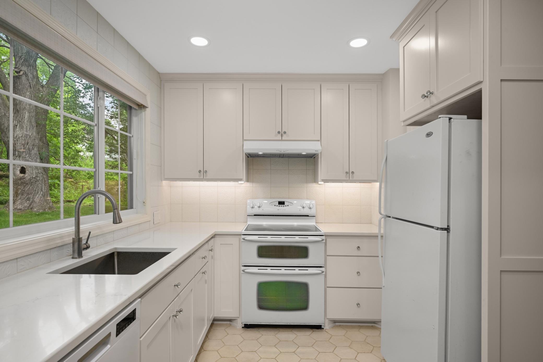 624 Pleasant Street Property Photo 8