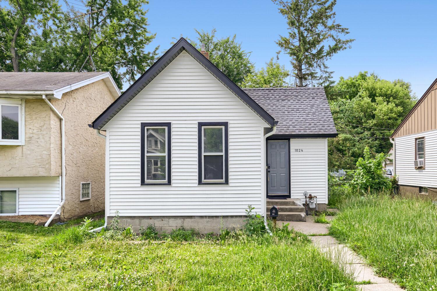 1024 Geranium Avenue E Property Photo 2