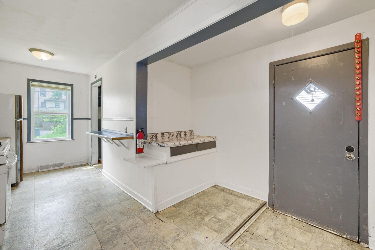 1024 Geranium Avenue E Property Photo 4