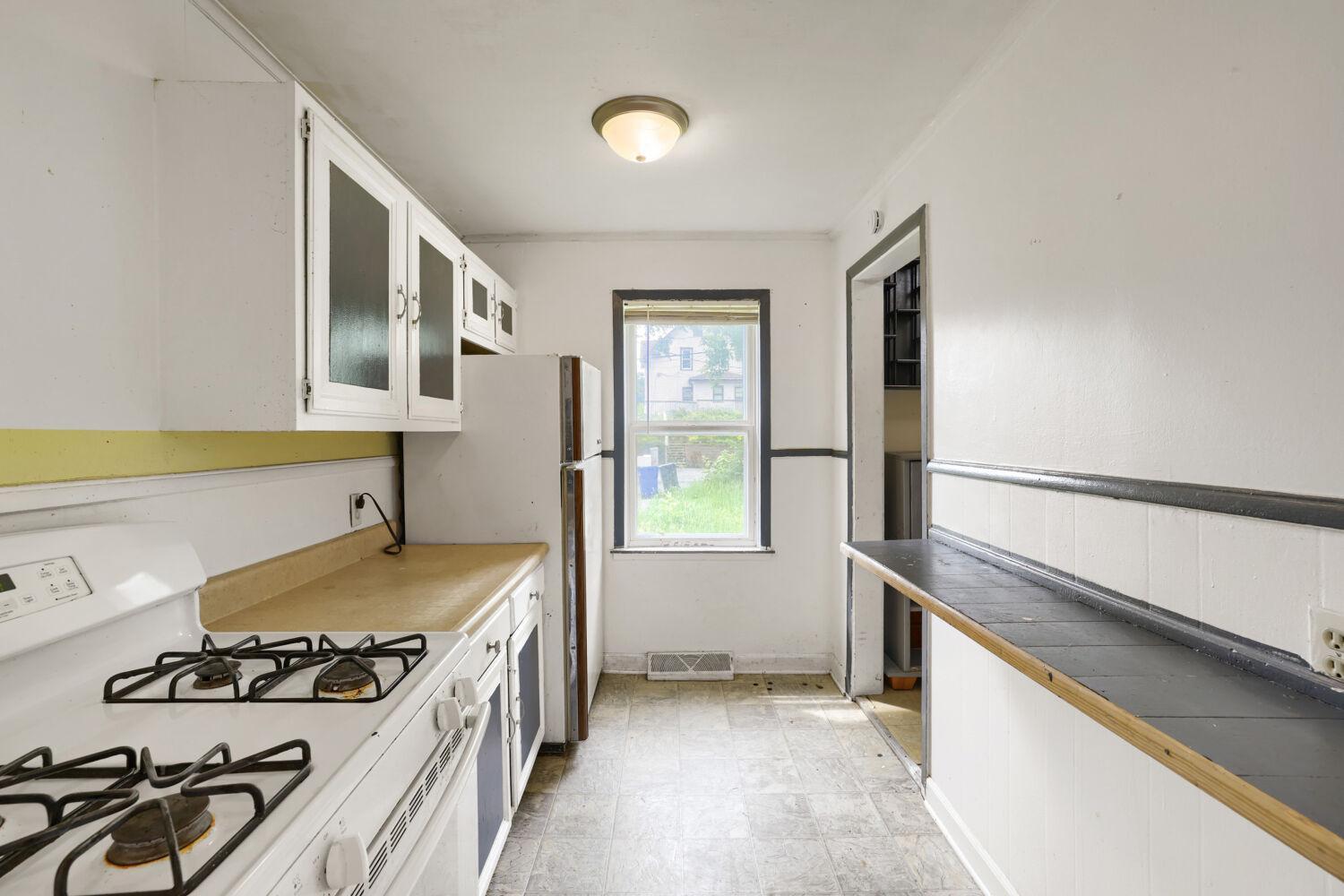 1024 Geranium Avenue E Property Photo 7