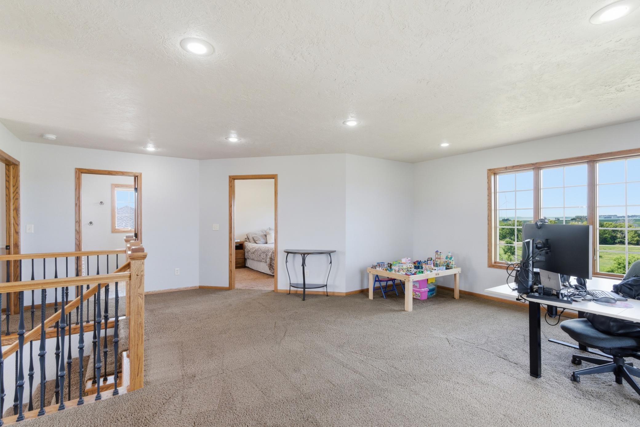605 E 2nd Avenue Property Photo 17
