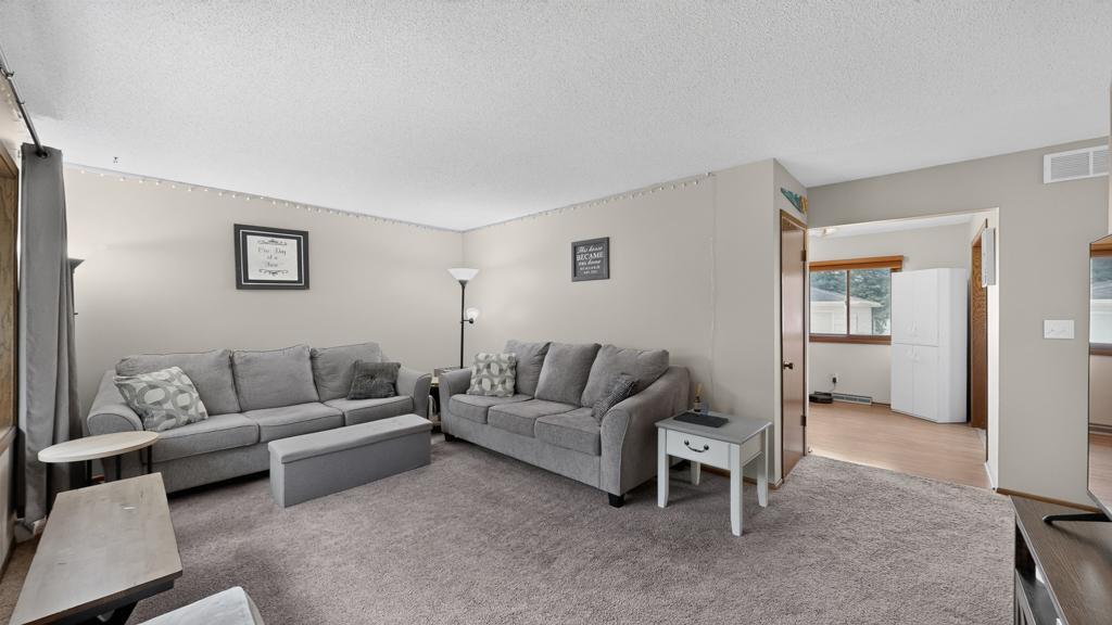 915 16 1/4 Street Se Property Photo 4