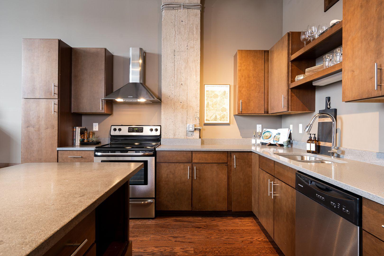 730 Washington Ave N 245 Property Photo 6