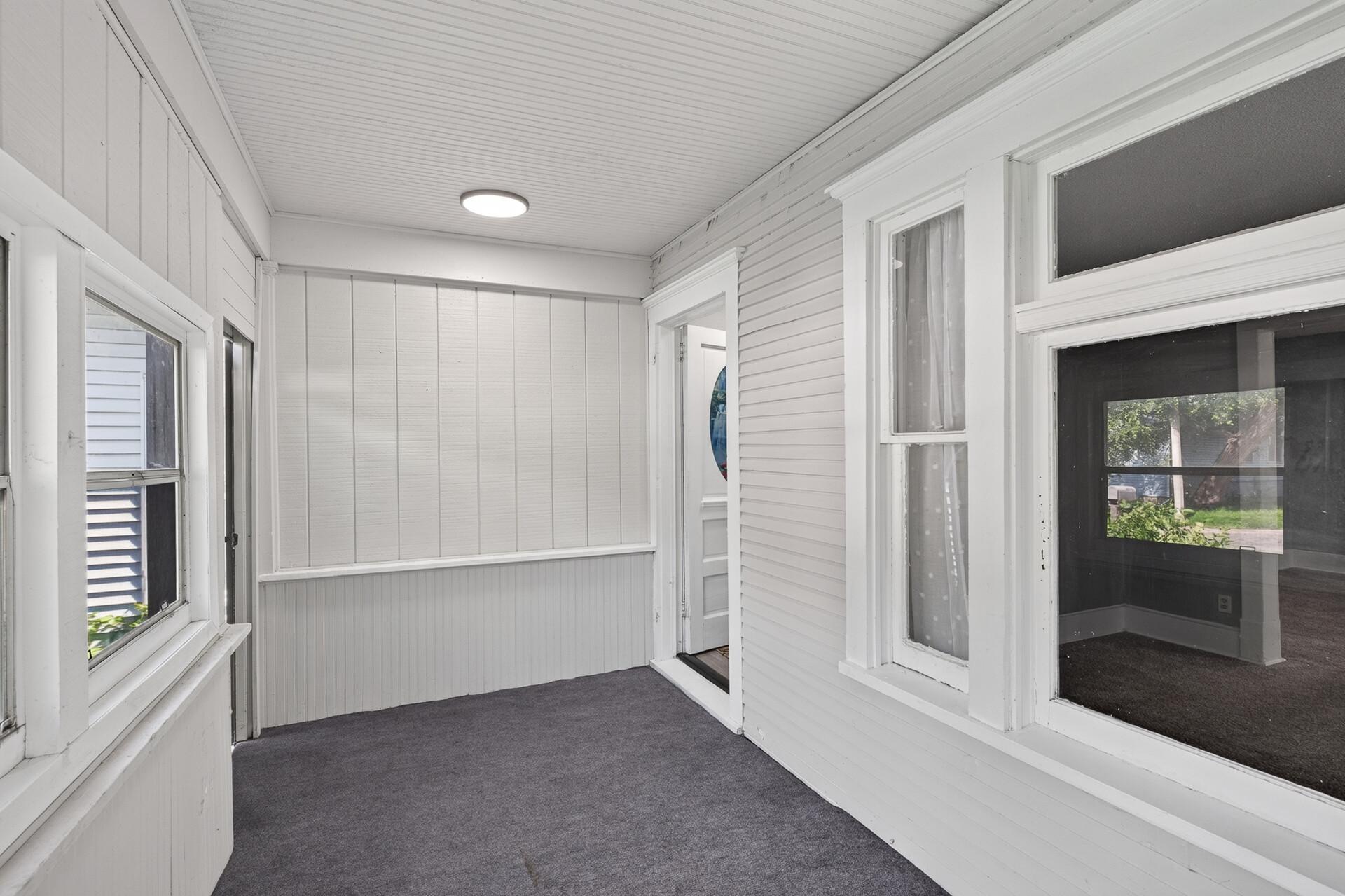 1094 Kent Street Property Photo 3