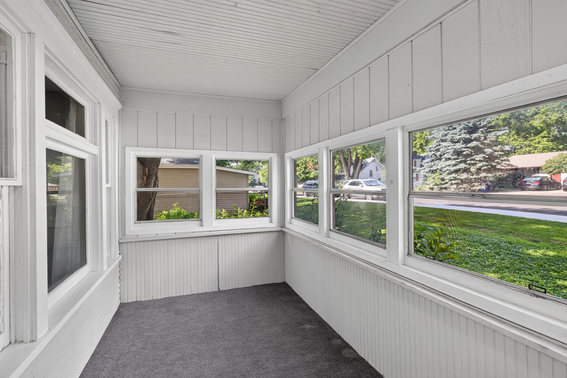 1094 Kent Street Property Photo 4