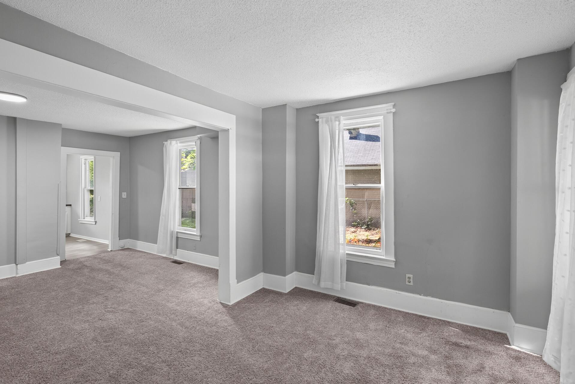 1094 Kent Street Property Photo 6