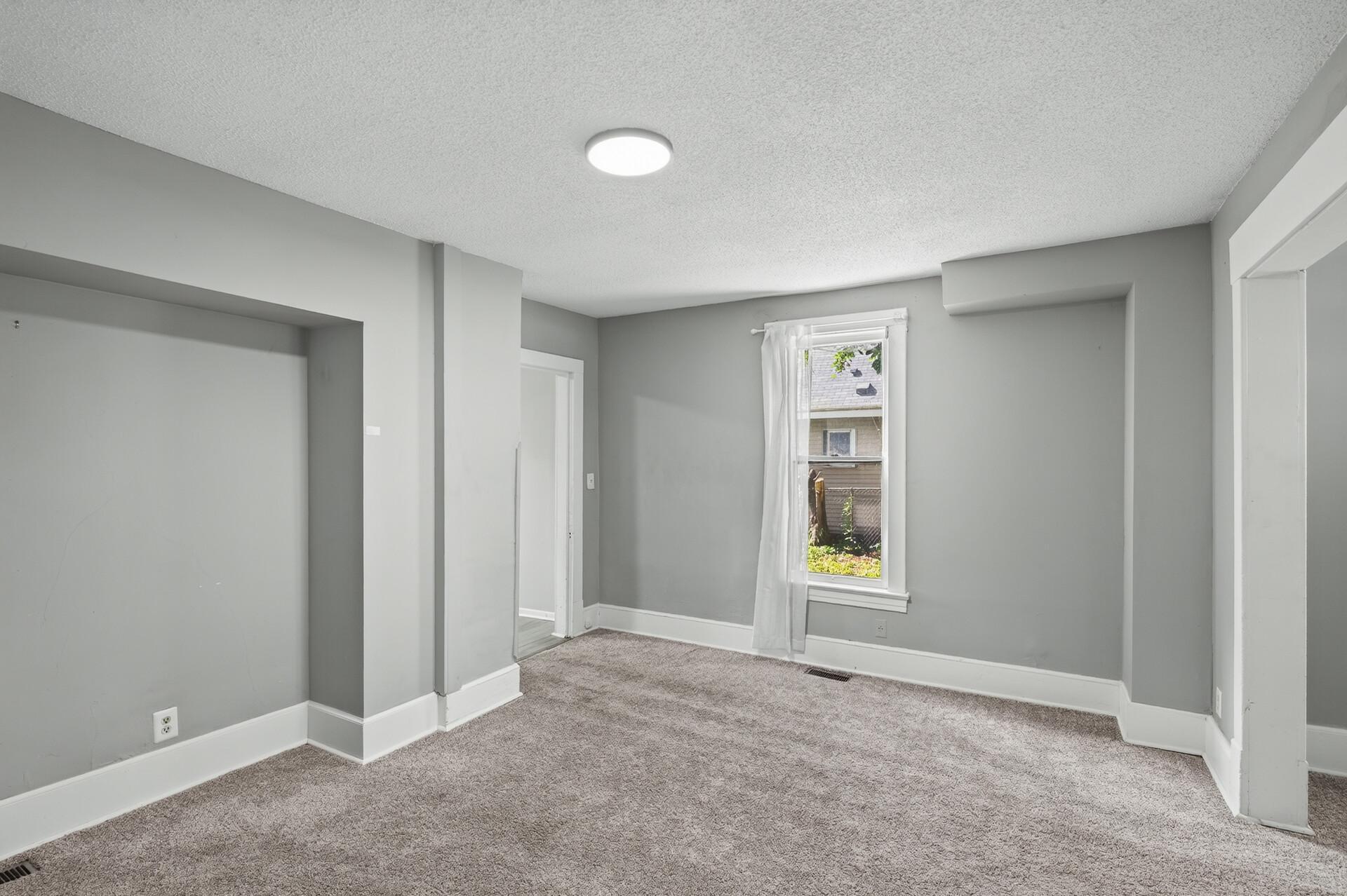 1094 Kent Street Property Photo 10