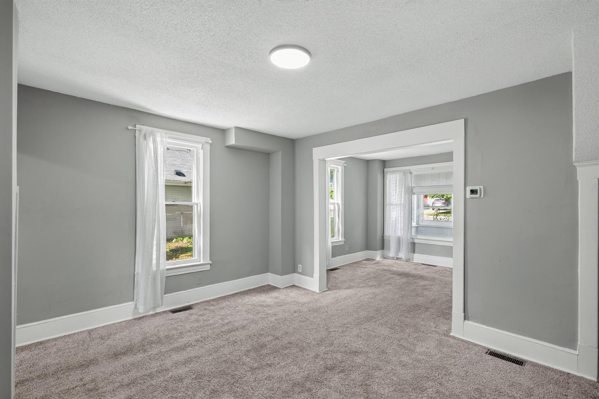 1094 Kent Street Property Photo 11