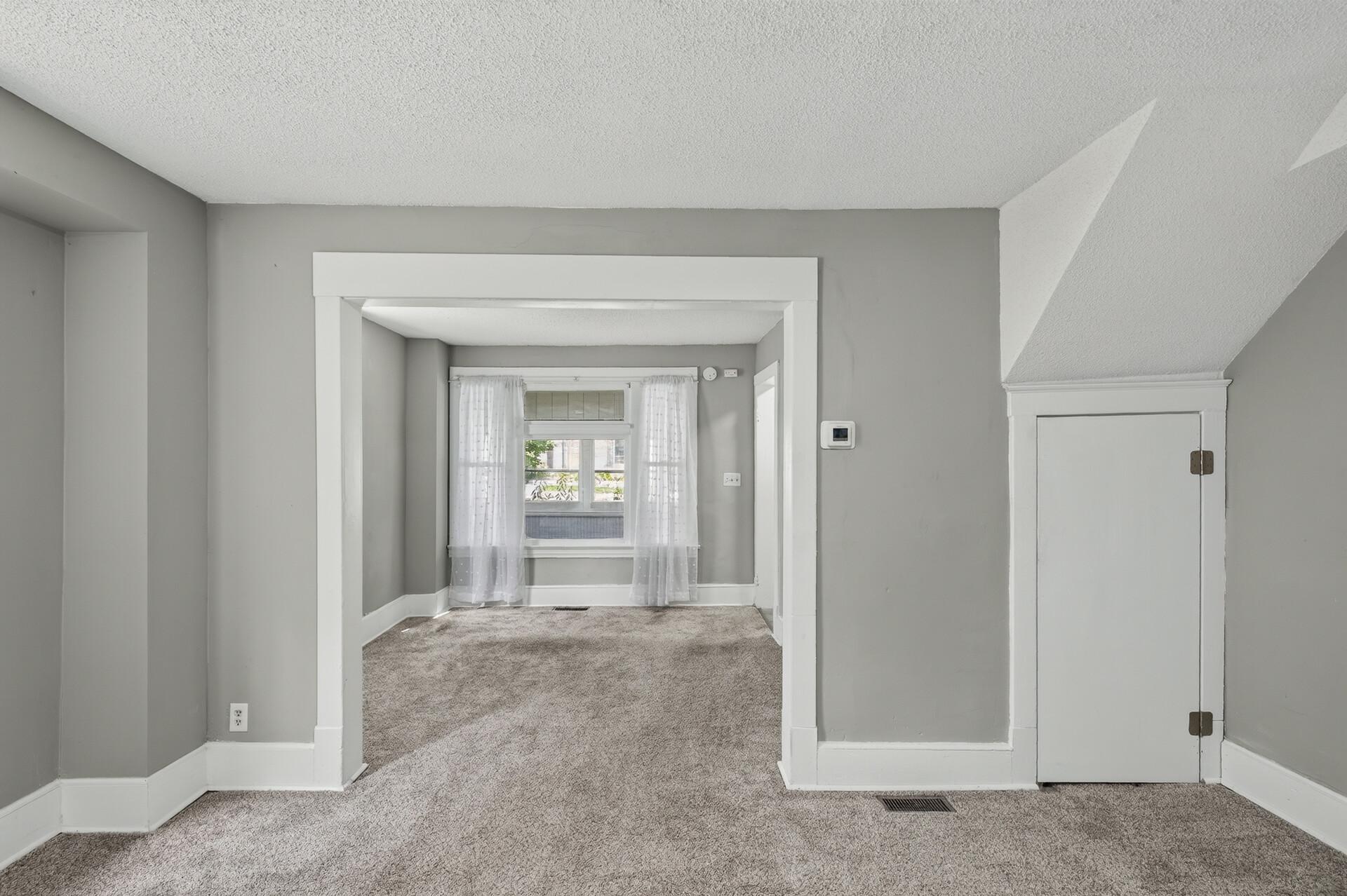 1094 Kent Street Property Photo 12