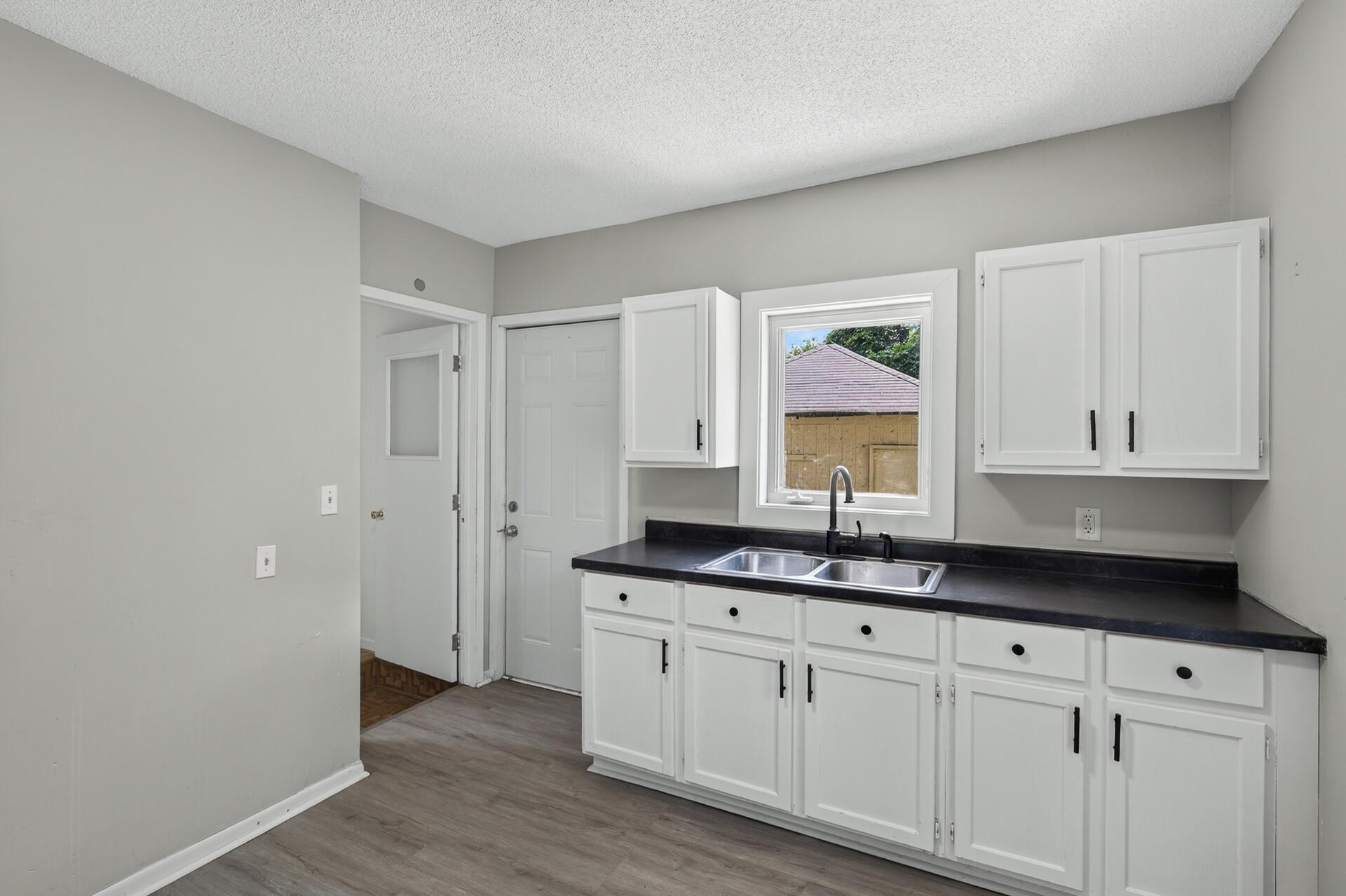 1094 Kent Street Property Photo 14