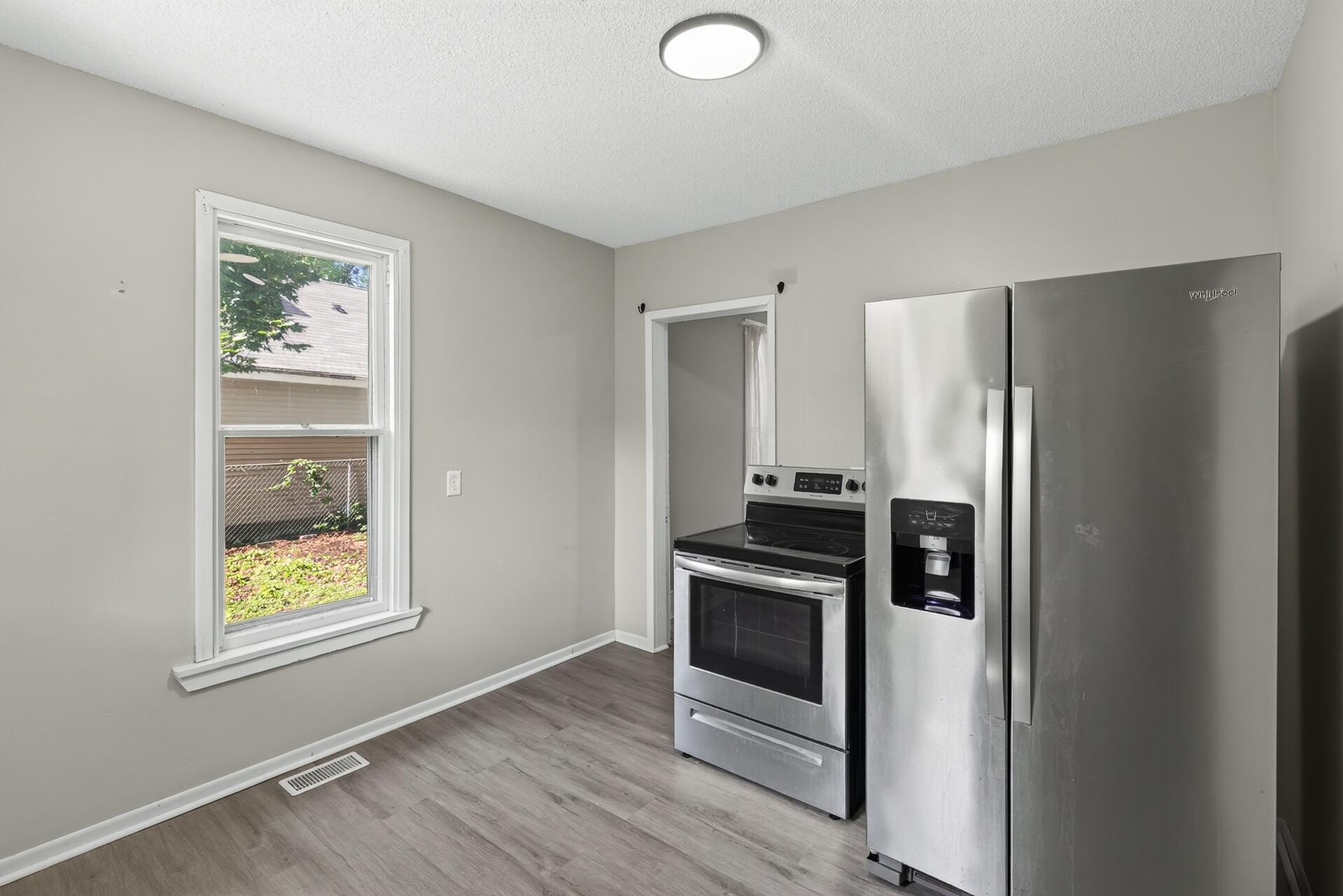 1094 Kent Street Property Photo 15