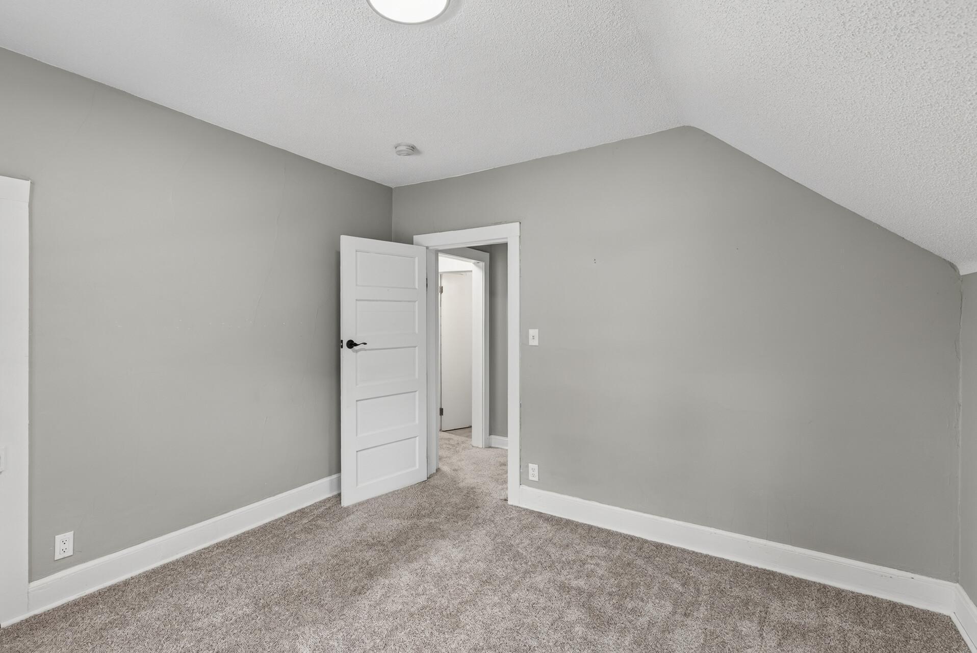 1094 Kent Street Property Photo 17
