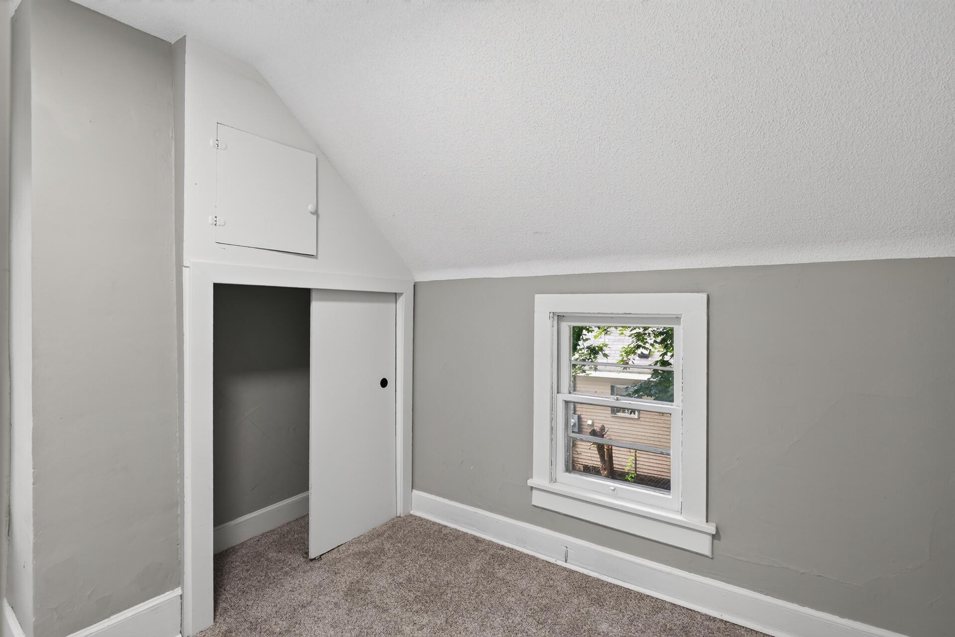 1094 Kent Street Property Photo 18